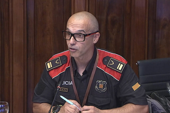 Carles Hernández, cap de la comissaria d'informació, al centre, en una imatge d'arxiu.