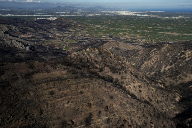 Les conseqüències de l’incendi forestal de la Vall d’Uixó, del cel estant