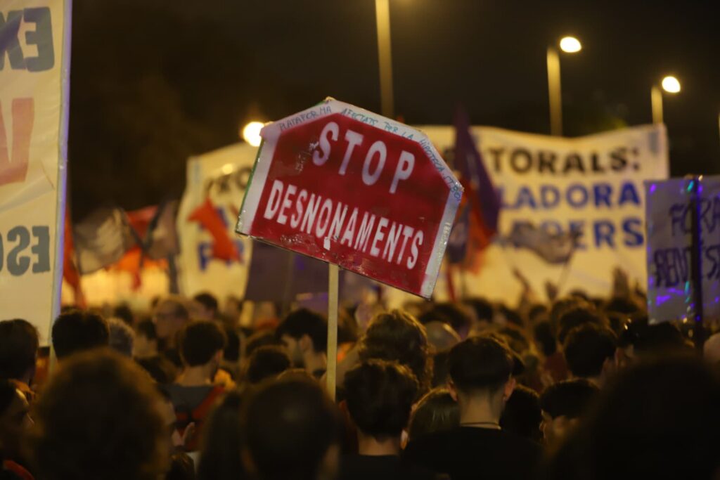 Dues detencions en la protesta per l’habitatge a l’avinguda Diagonal de Barcelona