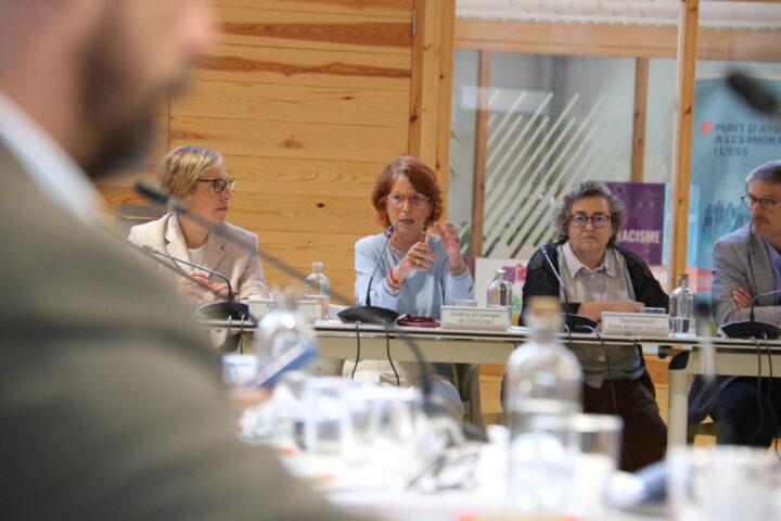 La síndica de greuges de Catalunya, Esther Giménez-Salinas, a la segona reunió de treball de la Taula Institucional per a l’Abordatge del Sensellarisme (fotografia: ACN / Miquel Codolar).