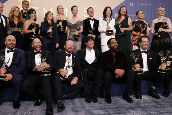 ‘Widow’s Bay’ es corona a la gala dels Emmy en una nit històrica per a Matthew Rhys