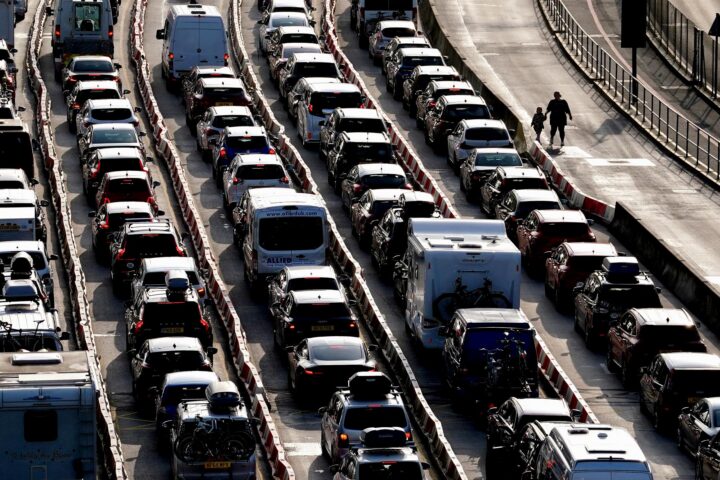 Embussos als accessos al port de Dover l’any 2023 (fotografia: Gareth Fuller / Pa Wire).