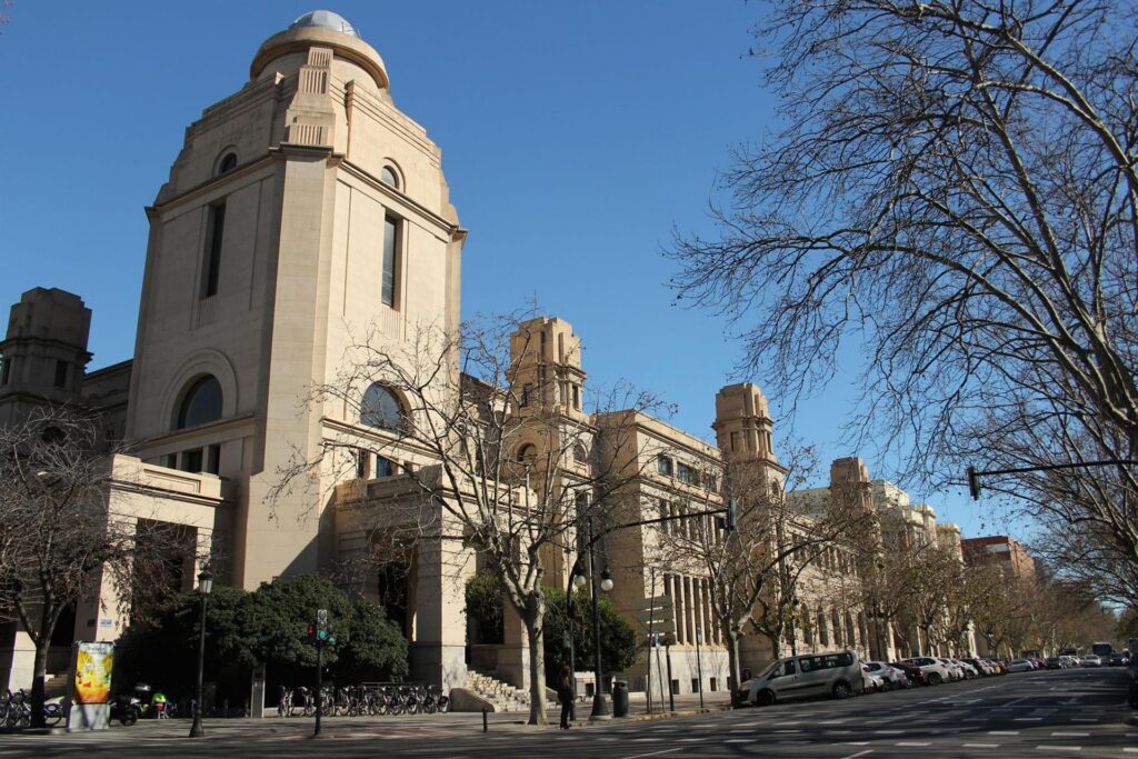 Les universitats de València i Elx suspenen les classes presencials aquest dijous