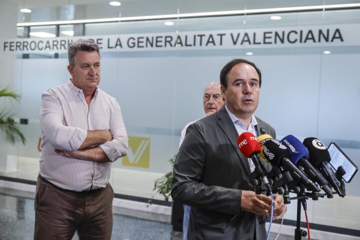 El president de la Generalitat, Juanfran Pérez Llorca, visita el centre de comandament de Metrovalència (fotografia: Europa Press / Rober Solsona).