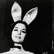 De quan la icona feminista Gloria Steinem es va introduir en un club Playboy