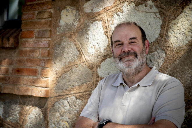 Òscar Escuder: “Hi ha departaments que es comporten com si la llengua els importés un rave”