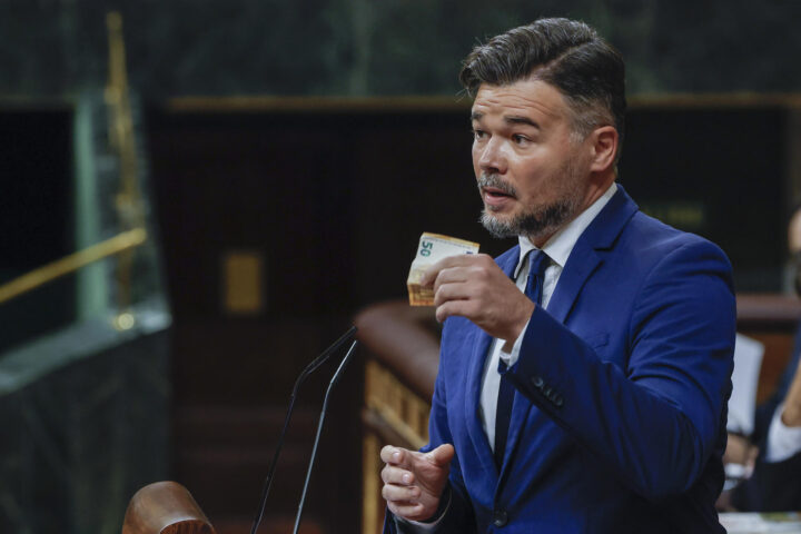 Gabriel Rufián, en un moment de la intervenció (fotografia: EFE / JJ Guillén).