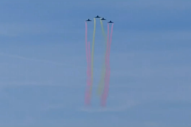 [VÍDEO] L’exèrcit espanyol torna a fer el ridícul amb la bandera espanyola a la desfilada del 12 d’octubre
