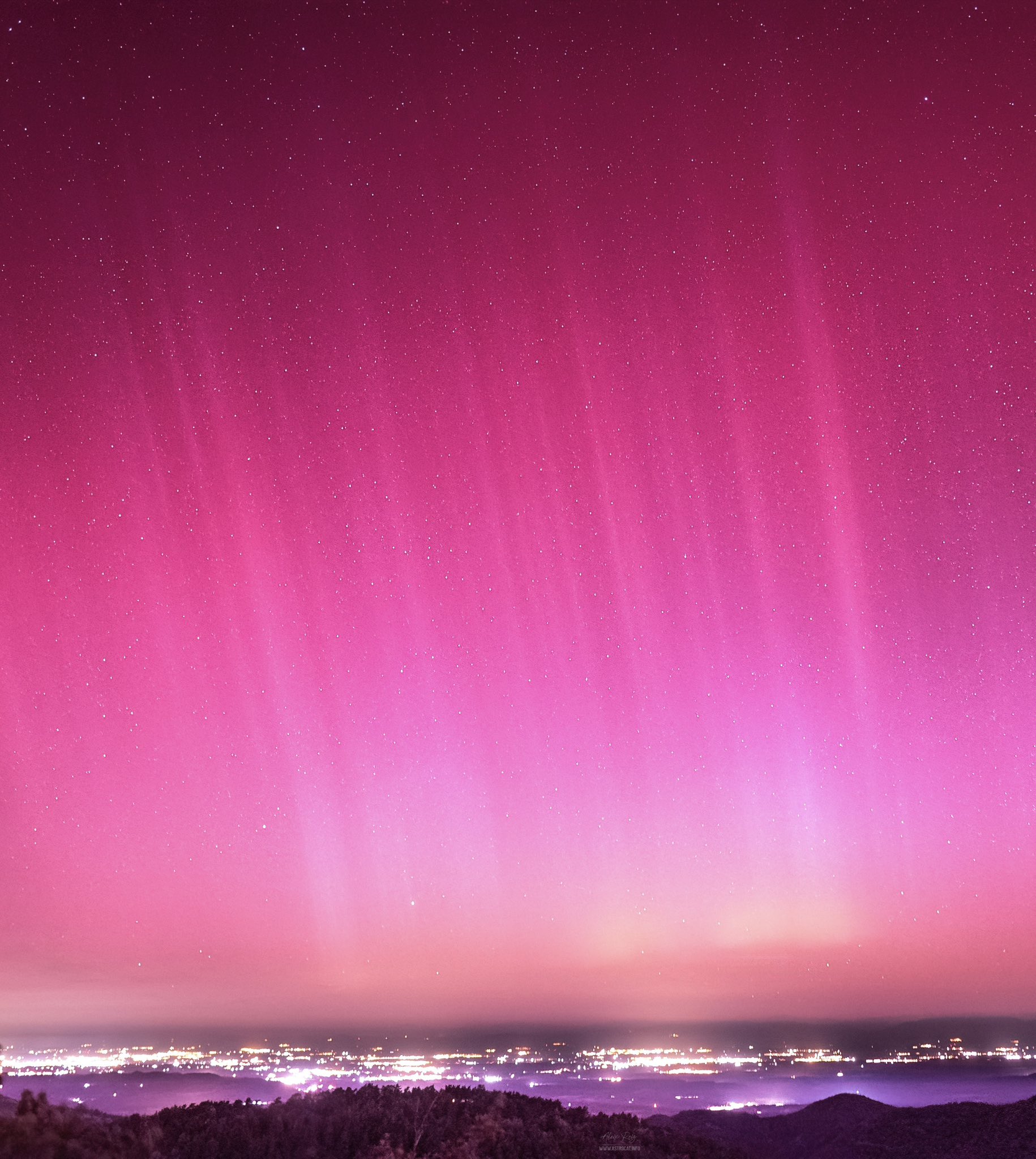 L'espectacular aurora SAR que ha tenyit de color vermell el cel de Prades