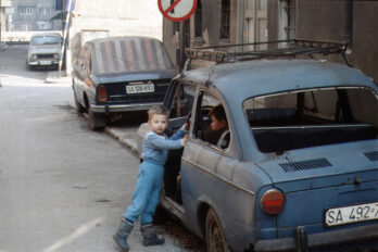 Dos infants jugant a Sarajevo, l'hivern del 1992-1993 (fotografia: Christian Maréchal).