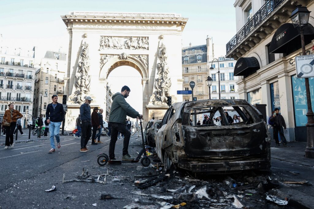 Els aldarulls sacsen el final del mandat de Macron i afavoreixen els seus rivals polítics
