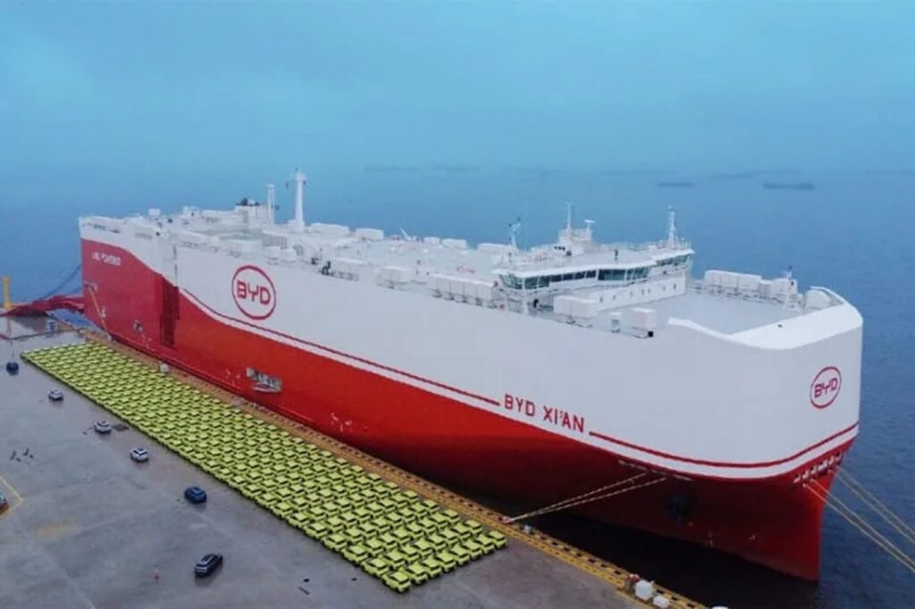 L’augment de vendes de cotxes elèctrics a molts països fora d’Europa és degut a la importació de models xinesos (imatge: BYD).