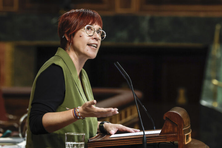 Àgueda Micó, de Compromís, en un moment de la intervenció (fotografia: EFE / JJ Guillén).