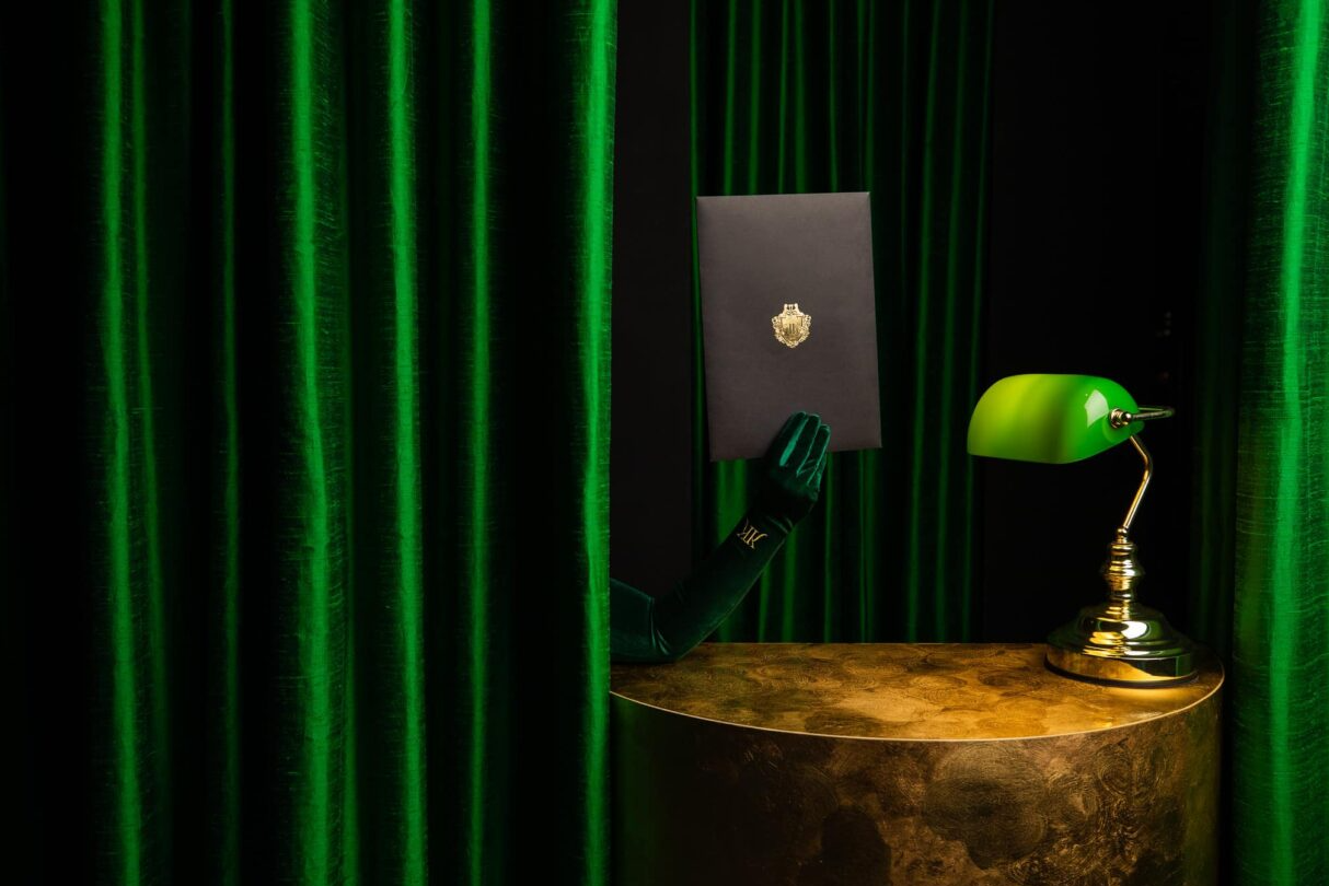 Va fer una obra d'art que excloïa els homes; ara un home l'ha denunciada