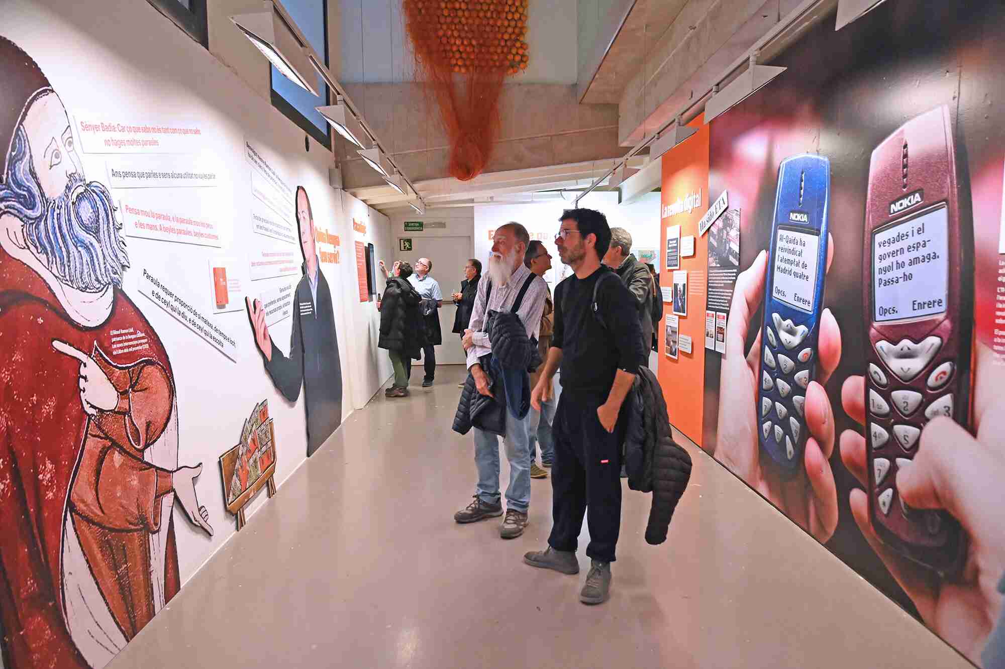 Una visita virtual a l’exposició que ha obert a València la celebració dels trenta anys de VilaWeb