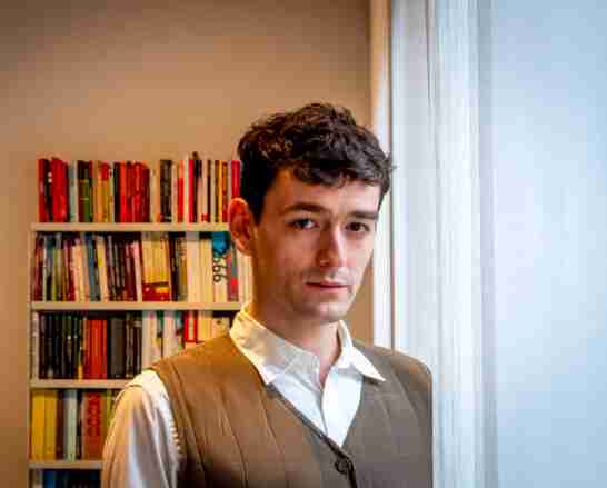 Pol Guasch: “Quan tornes a llegir-te a tu mateix, res no et consola. No hi ha res més cruel i cru”