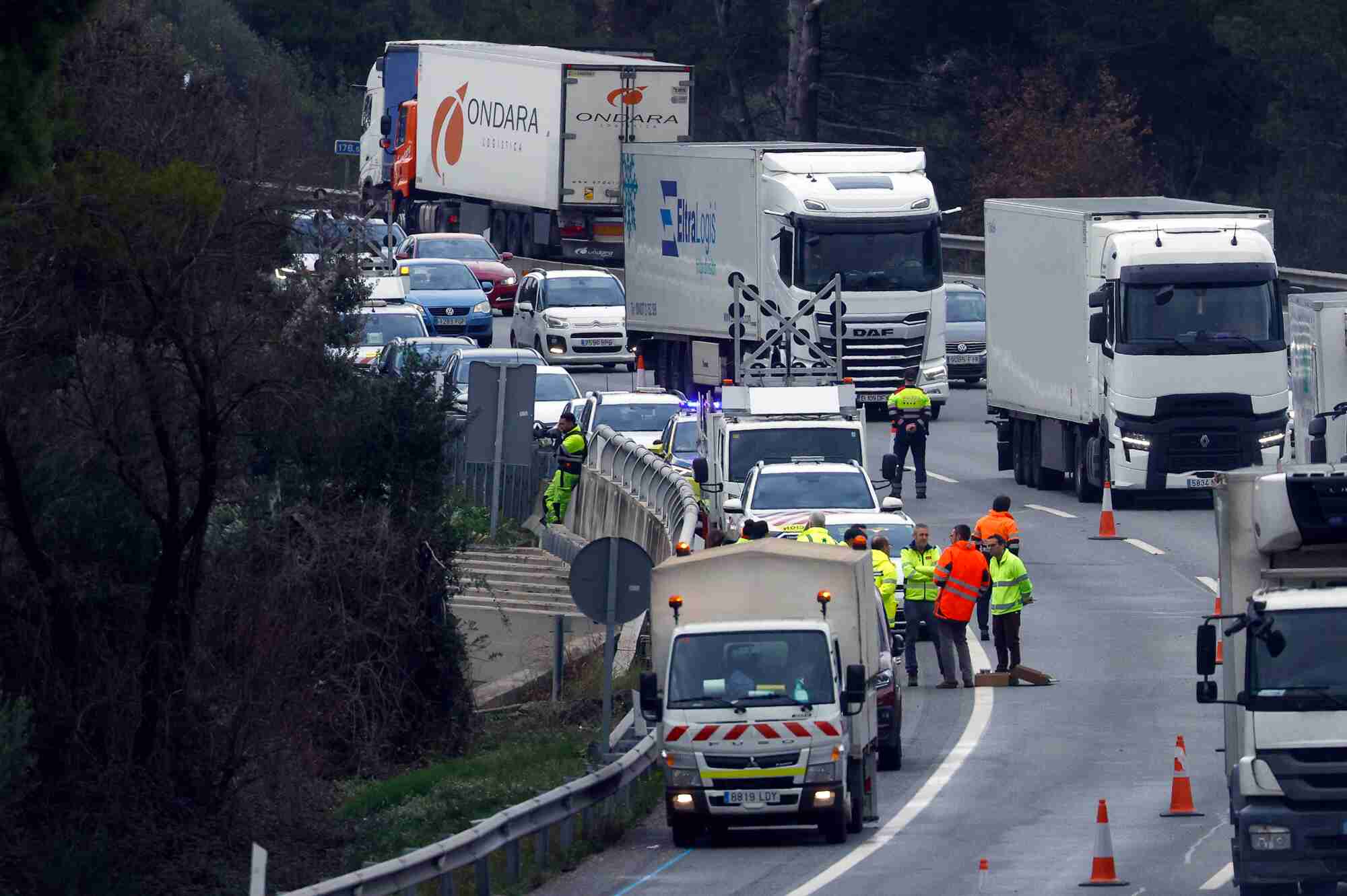 Quines alternatives hi ha al tall de la AP-7 entre Martorell i Vilafranca del Penedès?