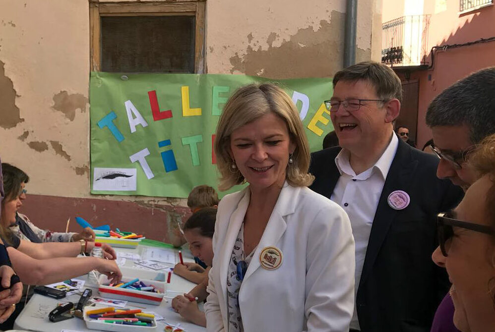 La consellera Gabriela Bravo amb el president Puig en la Trobada d'Escoles en Valencià de Montitxelvo