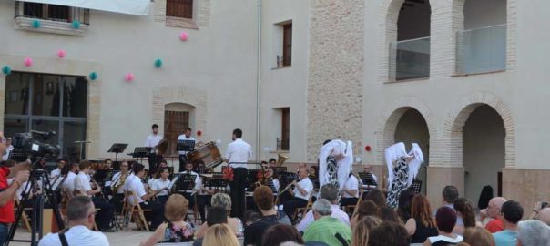 El pati, amb cabuda per a prop de 400 persones, acull tota mena d'activitats
