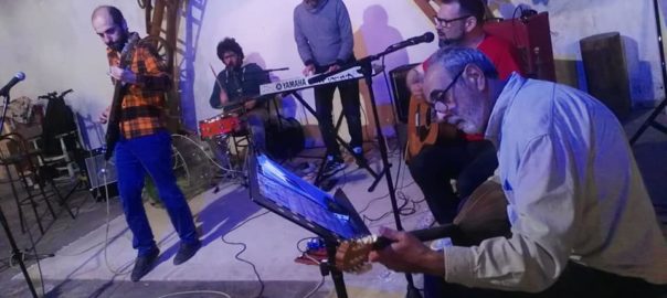 Pau Miquel Soler, Toni de l'Hostal, Juanjo Clausell, Jesús Barranco i Manolo Miralles en un assaig per a l'homenatge, a l'espai cultural El Filaner