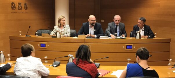Jesús Pla en la constitució de la comissió d'Educació i Cultura