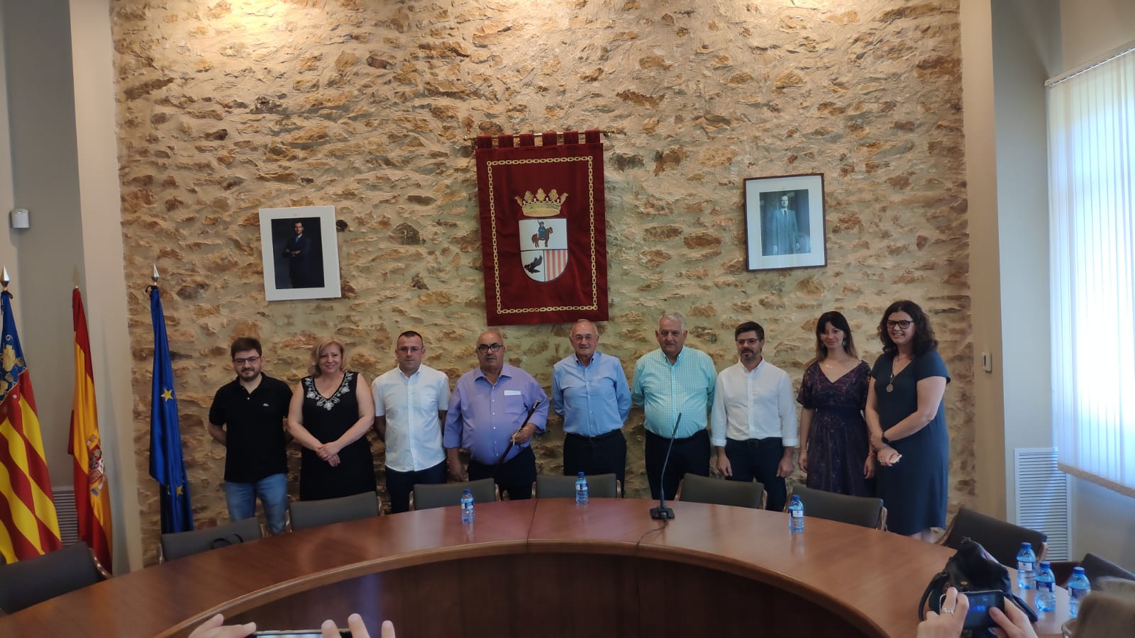 Els nou regidors de l'Ajuntament d'Atzeneta d'Albaida constituït aquest dissabte