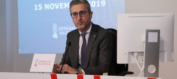 El conseller Arcadi España en la roda de premsa posterior al ple del Consell de divendres 15 de novembre