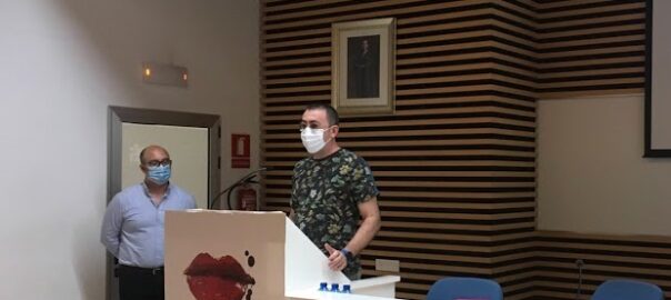 Vicent J. Sanz en l'acte de lliurament del premi