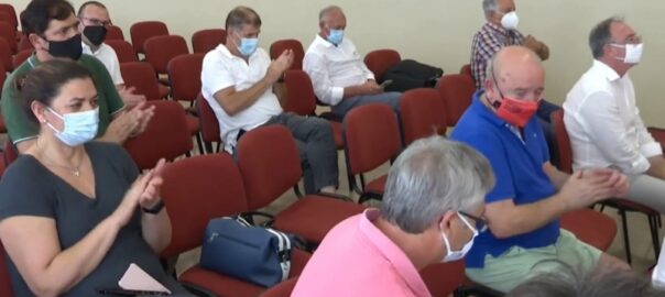 Regidors de PP i PSOE en la recepció oficial a l'Atzeneta UE a l'Ajuntament d'Atzeneta d'Albaida