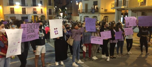 Concentració a Ontinyent en repulsa per la violació. Fotografia: Plataforma Feminista