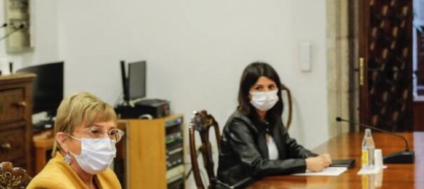 Carmelina Pla en un acte amb la consellera de Sanitat Ana Barceló