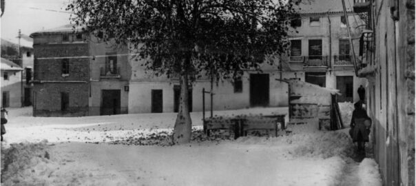 El quiosc de Rafael Mollà a la plaça del Convent de l'Olleria (Arxiu: Col·lectiu l'Olla)