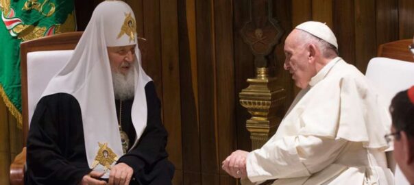 El papa Francesc amb el patriarca ortodox rus Kirill. Fotografia: Vatican Media
