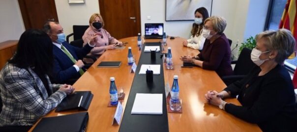 Reunió de la consellera de Sanitat i el presidente de la CEV