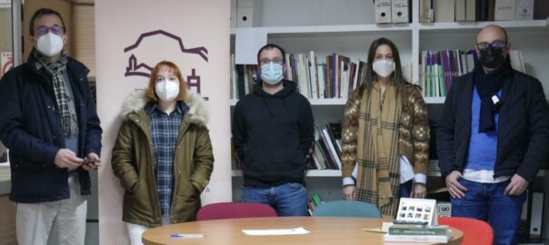 Membres del jurat del 13é Premi d’Investigació amb la guanyadora, Noèlia Sanvíctor (segona per l'esquerra)