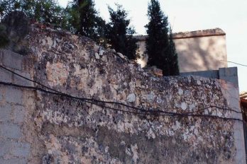 Tros de la muralla que tancava Bellús pel nord, enfront del camí de la Font. Segle XV/XVI