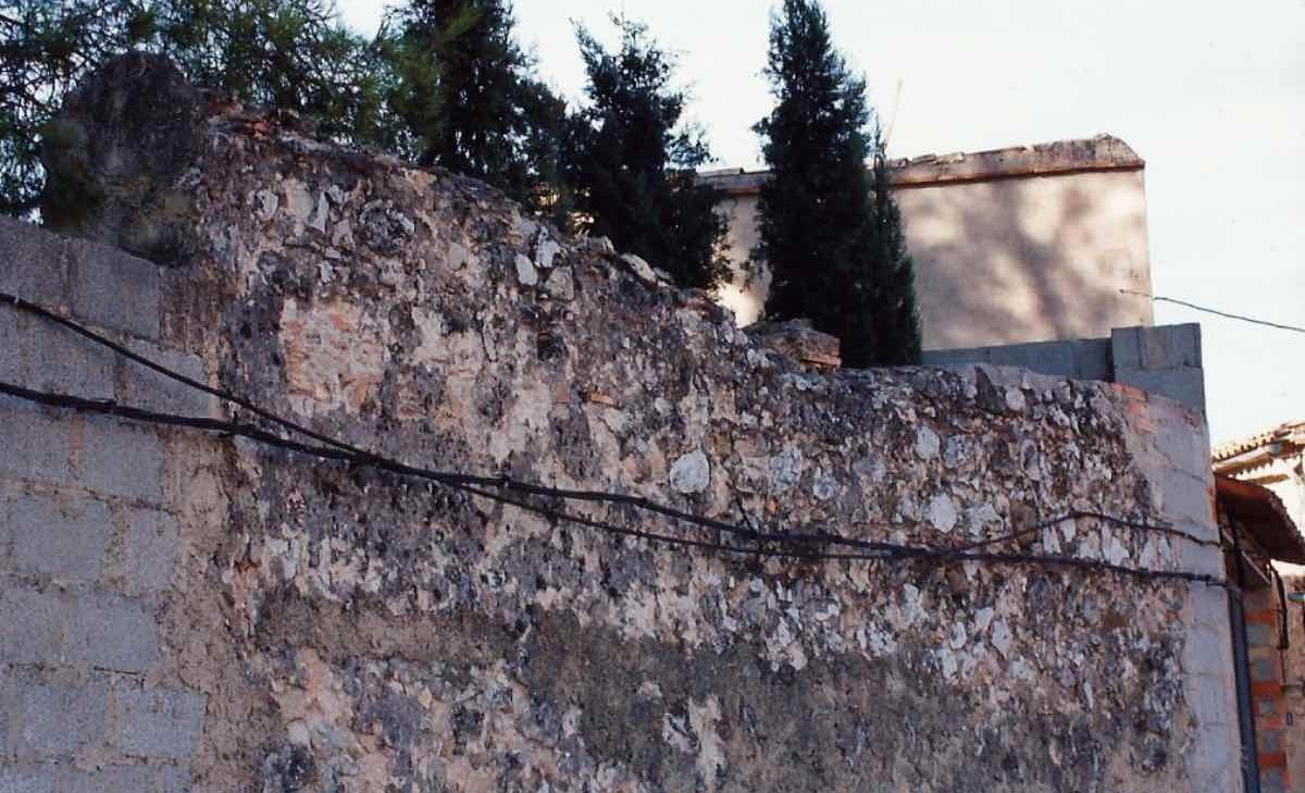 Tros de la muralla que tancava Bellús pel nord, enfront del camí de la Font. Segle XV/XVI