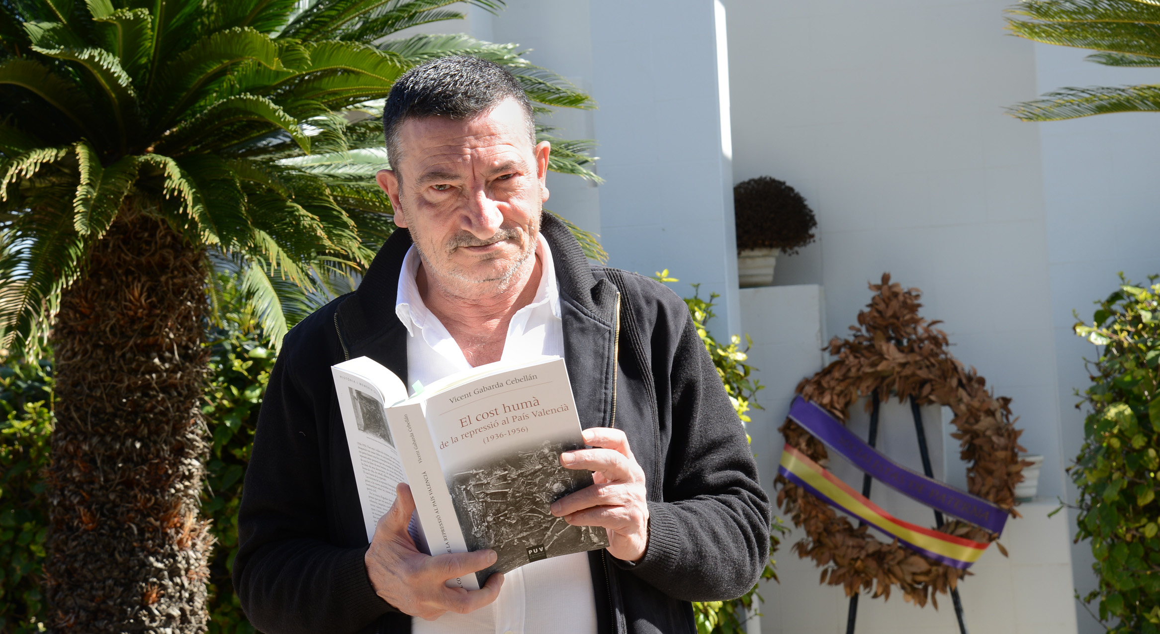 Vicent Gabarda al cementeri de Paterna (Fotografies: Prats i Camps)