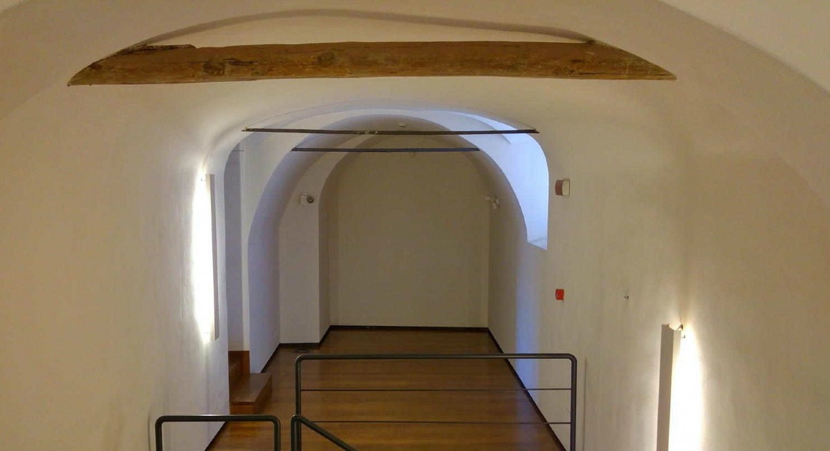 Sala de tortura de les secretes. Situada entre els dos pisos de cel·les amb la finalitat que els crits i laments arribaren a tots els reclusos.