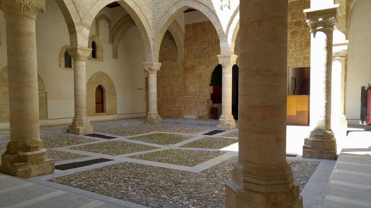 Detall del claustre interior del Palazzo Chiaramonte-Steri, seu de la inquisició