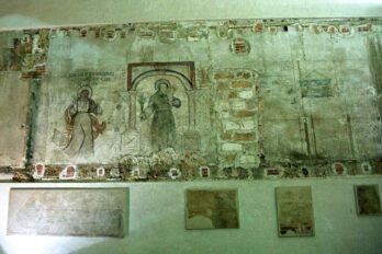 Mural manat pintar pels inquisidors en una cel·la per a edificar l'esperit cristià dels presos.