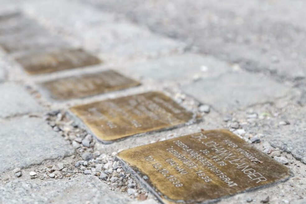 Stolpersteine: el monument descentralitzat més gran del món que recorda les víctimes dels camps nazis arriba a Ontinyent